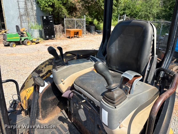 image for item ET6479 2004 Caterpillar 303 mini excavator