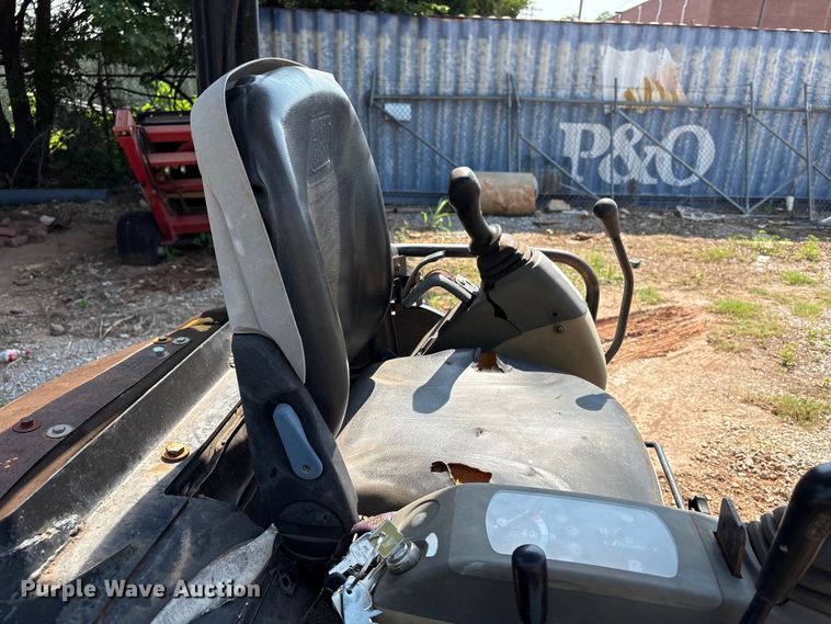 image for item ET6479 2004 Caterpillar 303 mini excavator