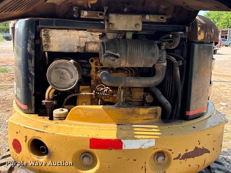 image for item ET6479 2004 Caterpillar 303 mini excavator