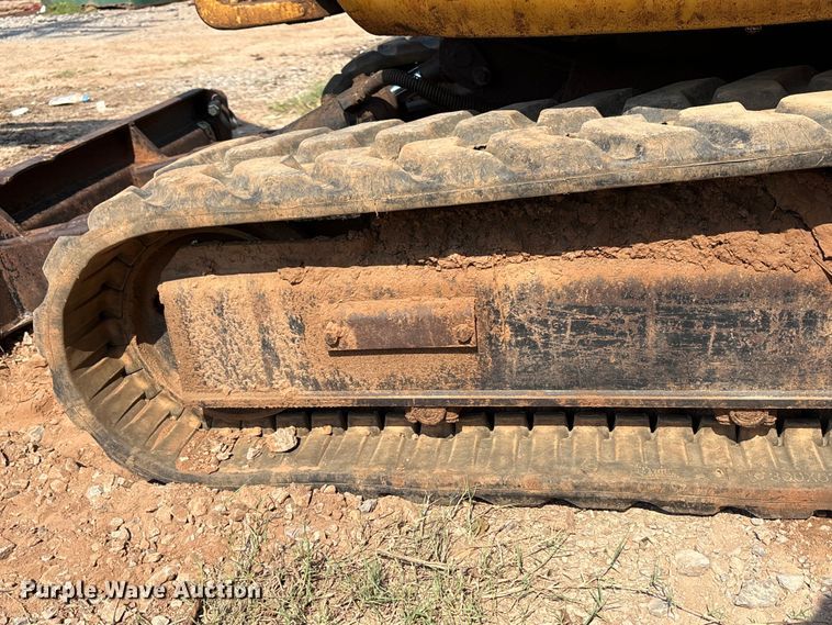 image for item ET6479 2004 Caterpillar 303 mini excavator