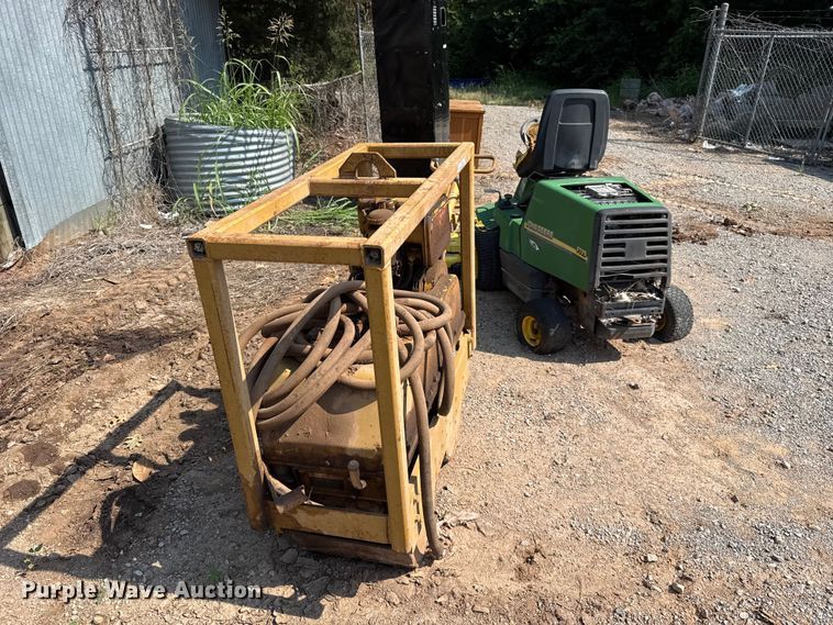 image for item ET6481 John Deere F725 lawn mower