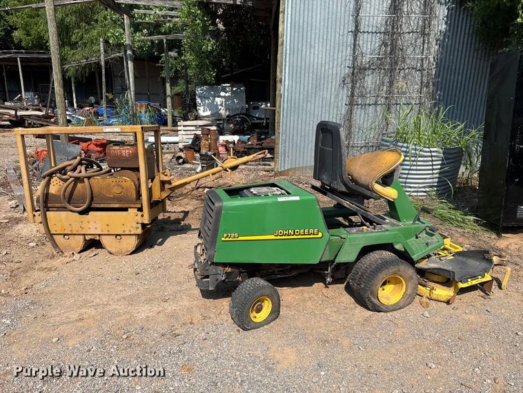 image for item ET6481 John Deere F725 lawn mower