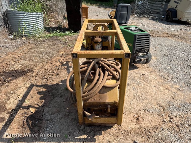 image for item ET6481 John Deere F725 lawn mower