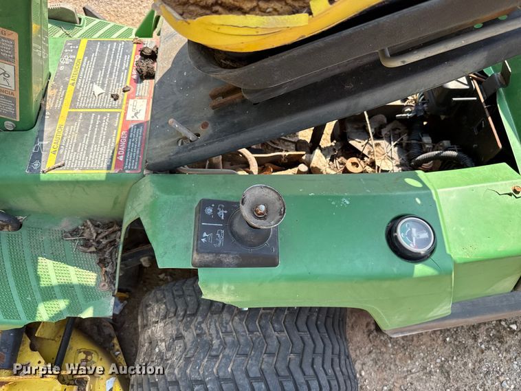 image for item ET6481 John Deere F725 lawn mower