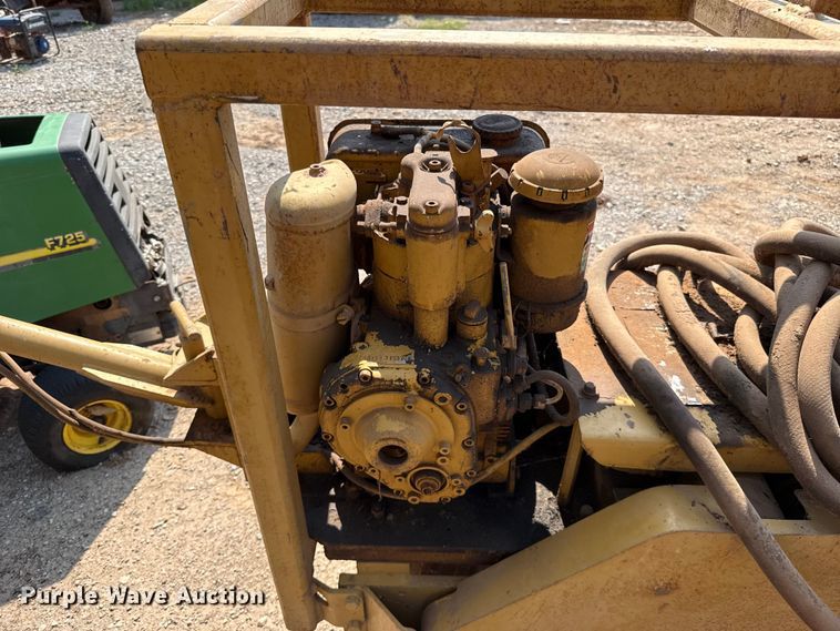 image for item ET6481 John Deere F725 lawn mower