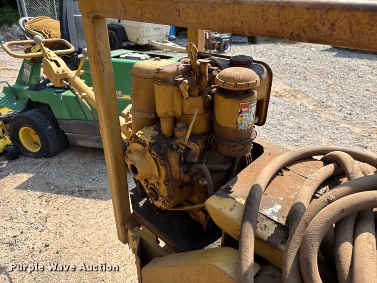image for item ET6481 John Deere F725 lawn mower