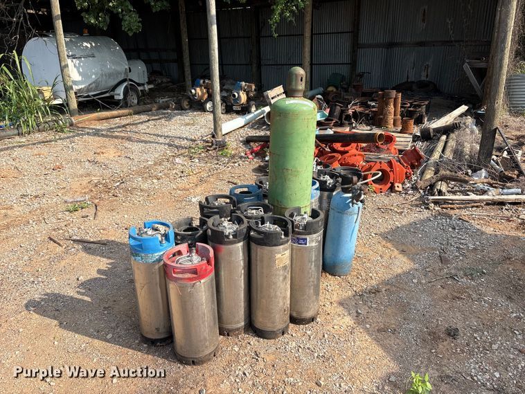 image for item ET6482 (17) Gas tanks