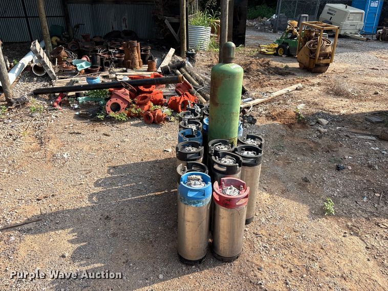 image for item ET6482 (17) Gas tanks