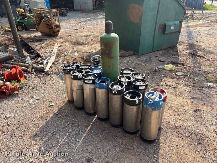 image for item ET6482 (17) Gas tanks