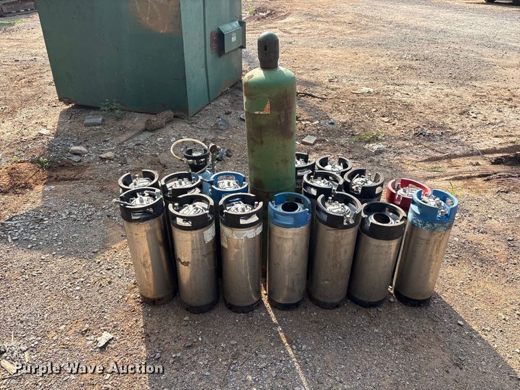 image for item ET6482 (17) Gas tanks