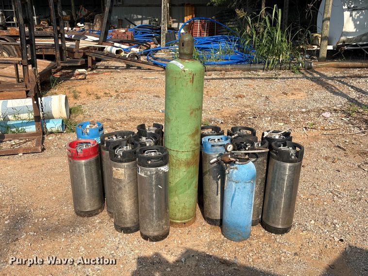 image for item ET6482 (17) Gas tanks