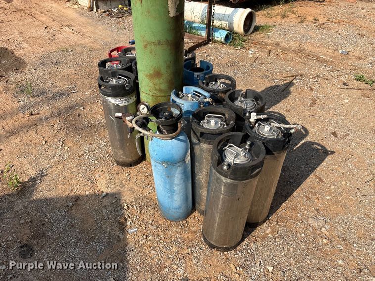 image for item ET6482 (17) Gas tanks
