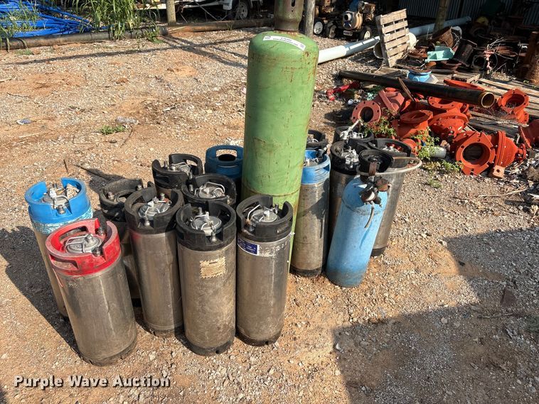 image for item ET6482 (17) Gas tanks