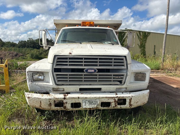 image for item ET6488 1989 Ford F700 dump truck