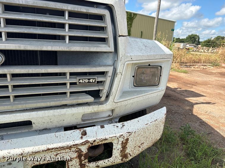 image for item ET6488 1989 Ford F700 dump truck