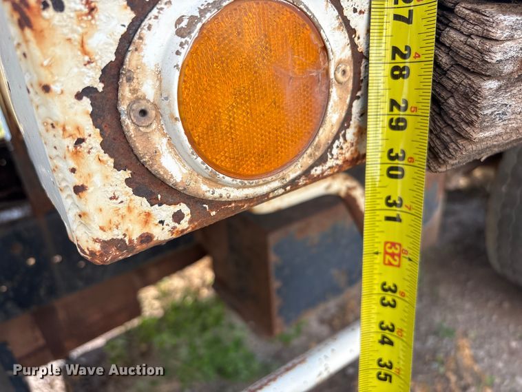 image for item ET6488 1989 Ford F700 dump truck