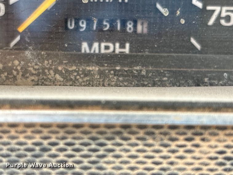 image for item ET6488 1989 Ford F700 dump truck