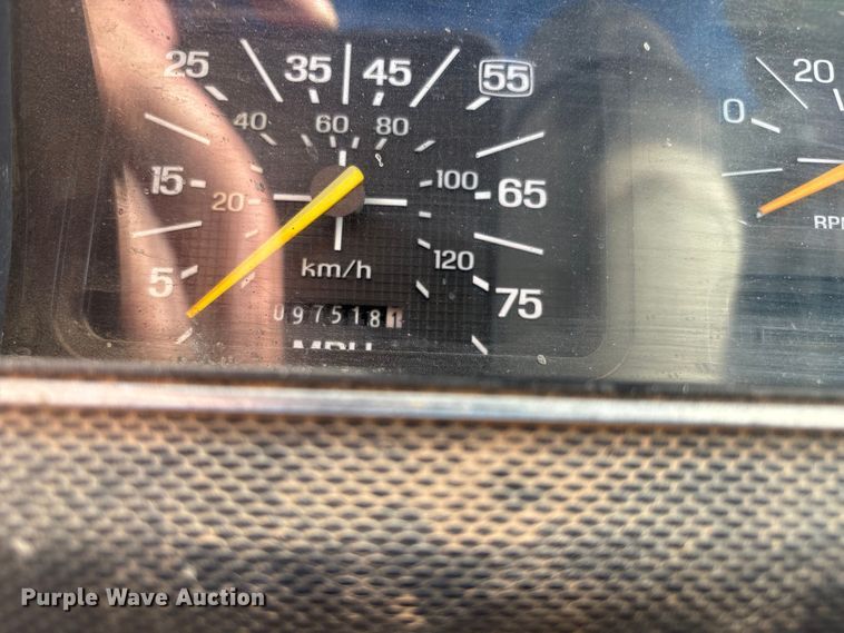 image for item ET6488 1989 Ford F700 dump truck