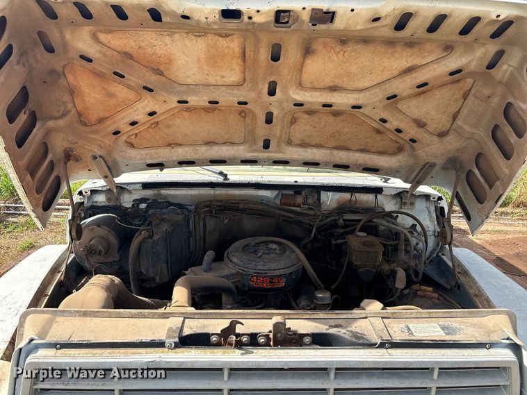 image for item ET6488 1989 Ford F700 dump truck
