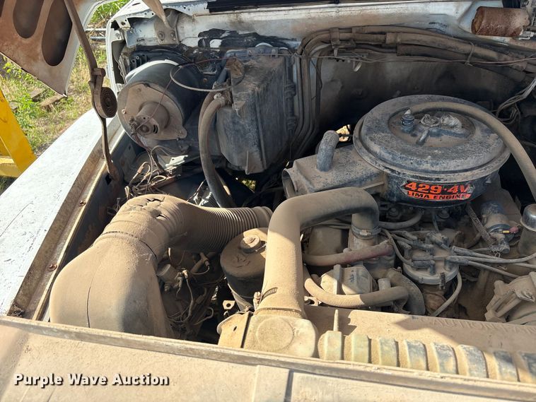 image for item ET6488 1989 Ford F700 dump truck