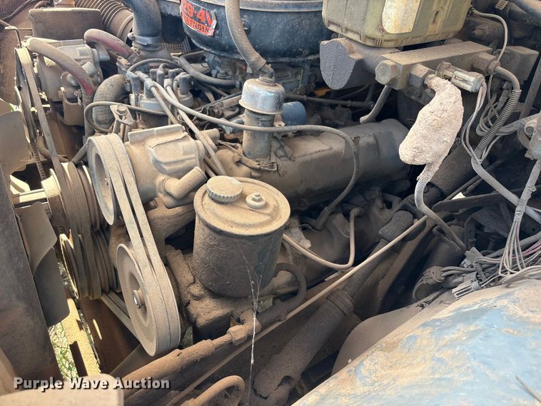 image for item ET6488 1989 Ford F700 dump truck