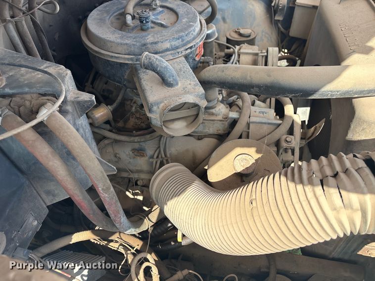 image for item ET6488 1989 Ford F700 dump truck