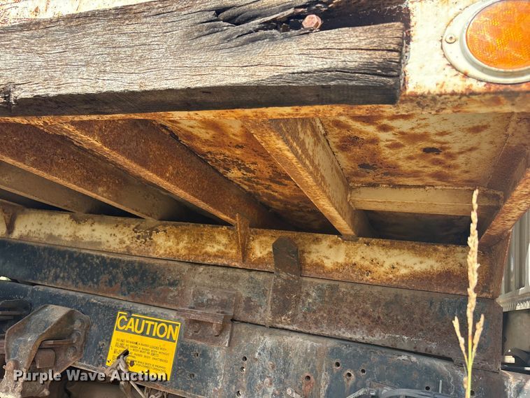 image for item ET6488 1989 Ford F700 dump truck