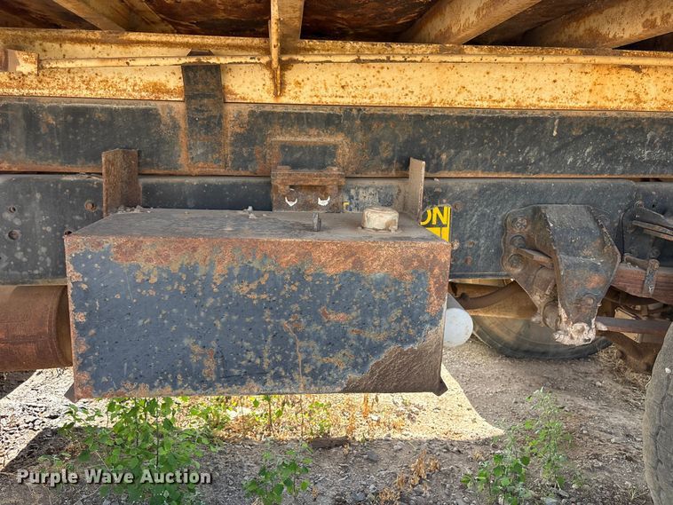 image for item ET6488 1989 Ford F700 dump truck