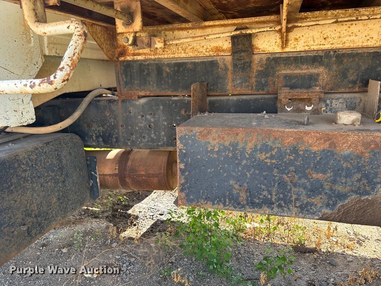 image for item ET6488 1989 Ford F700 dump truck