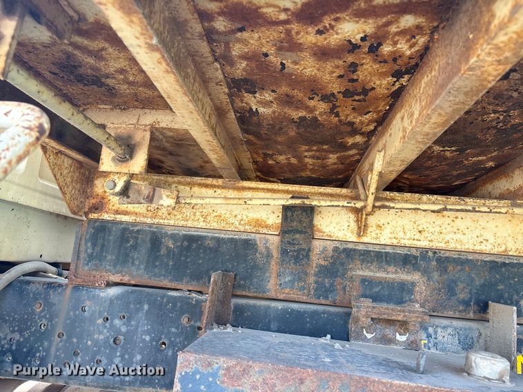 image for item ET6488 1989 Ford F700 dump truck
