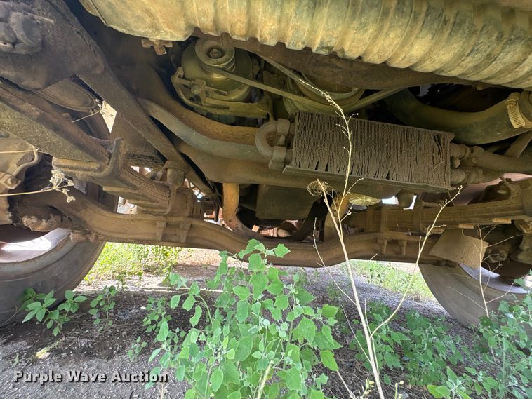 image for item ET6488 1989 Ford F700 dump truck