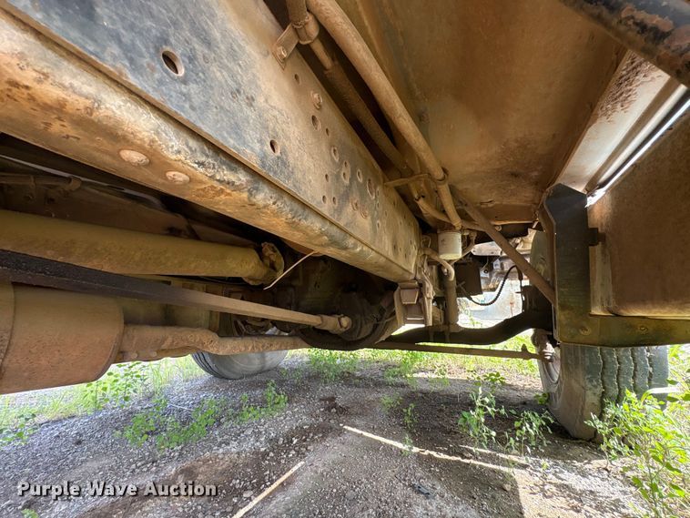 image for item ET6488 1989 Ford F700 dump truck