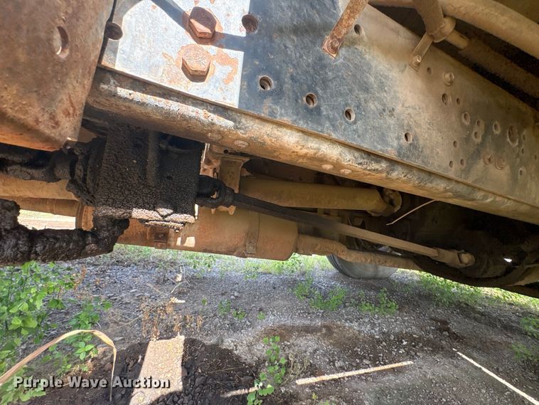 image for item ET6488 1989 Ford F700 dump truck