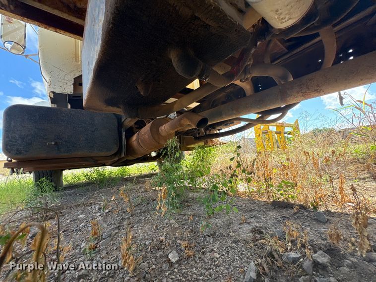 image for item ET6488 1989 Ford F700 dump truck