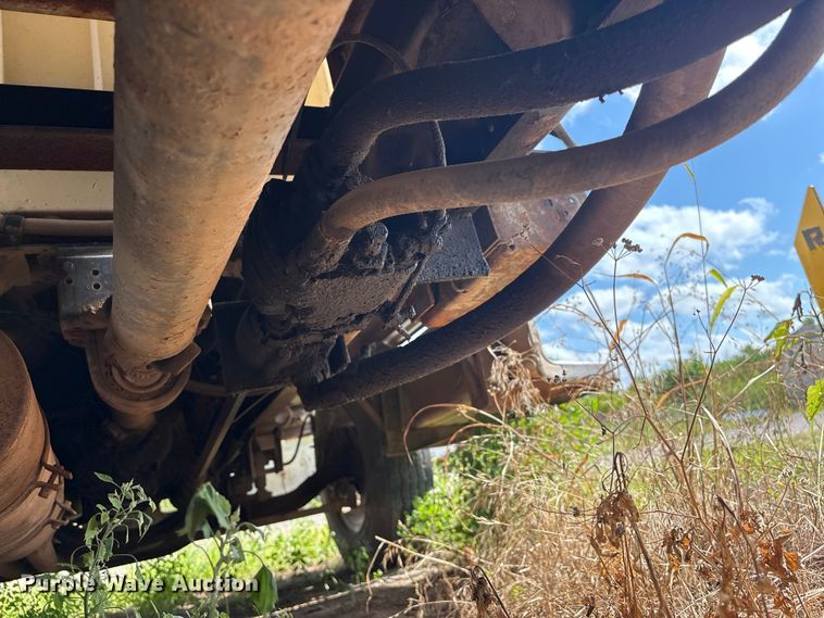 image for item ET6488 1989 Ford F700 dump truck