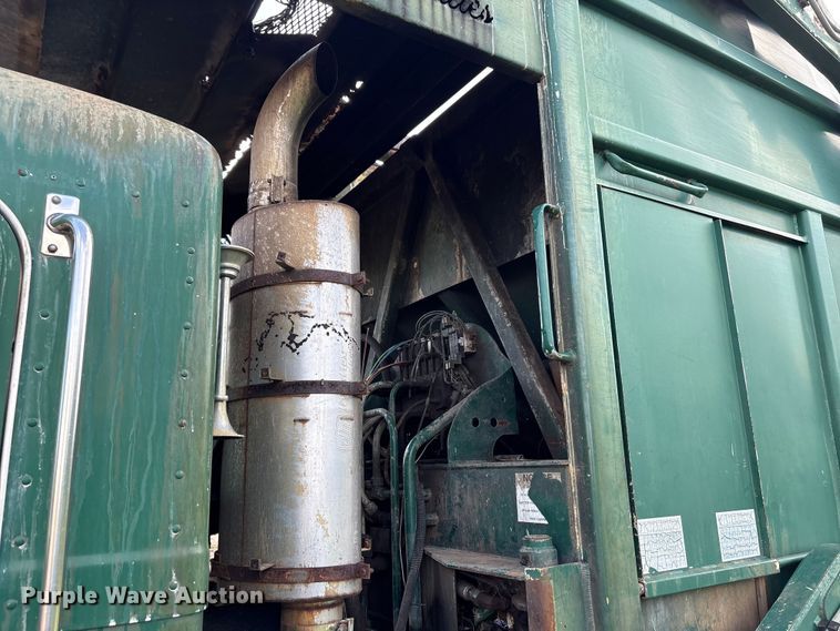 image for item ET6491 2002 Peterbilt 320 refuse truck