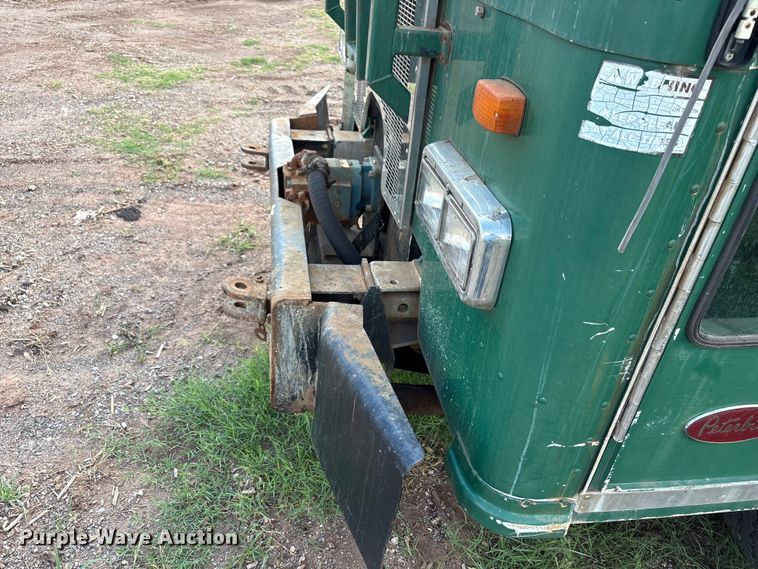 image for item ET6491 2002 Peterbilt 320 refuse truck