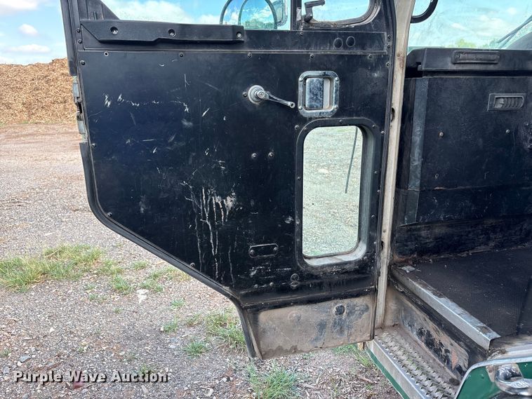image for item ET6491 2002 Peterbilt 320 refuse truck