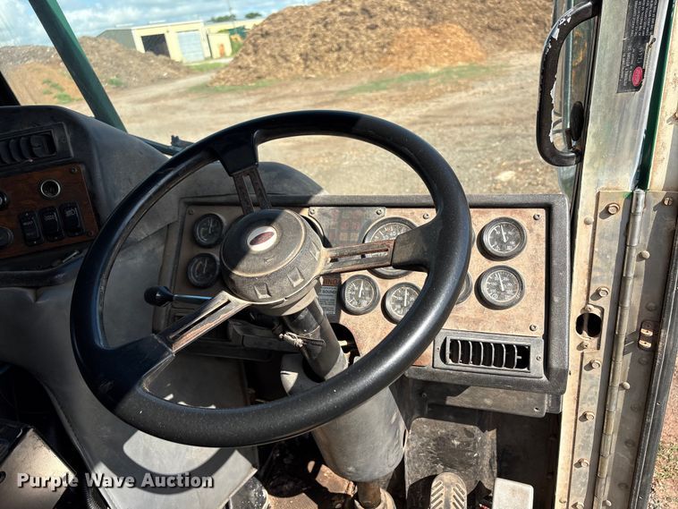 image for item ET6491 2002 Peterbilt 320 refuse truck