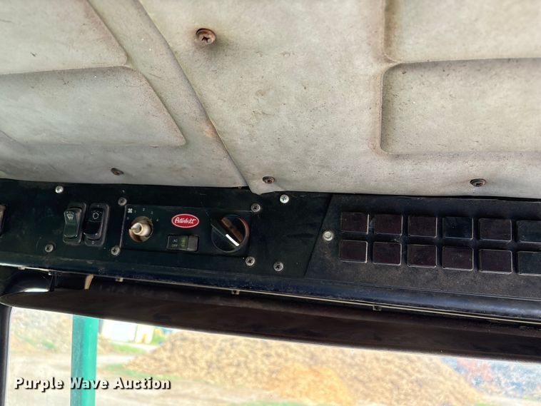 image for item ET6491 2002 Peterbilt 320 refuse truck