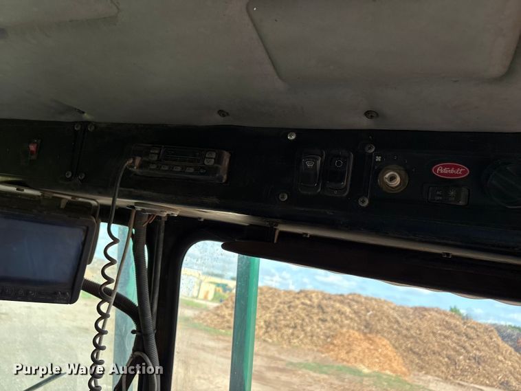 image for item ET6491 2002 Peterbilt 320 refuse truck