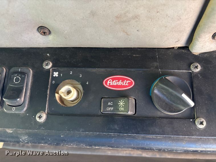 image for item ET6491 2002 Peterbilt 320 refuse truck