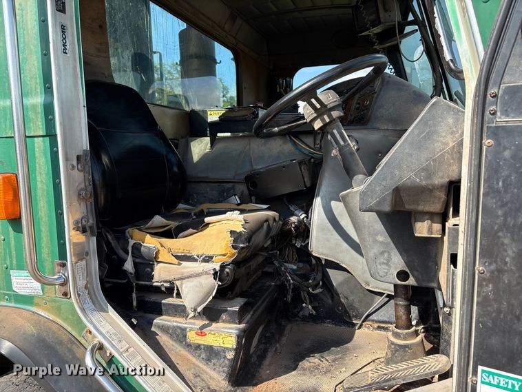 image for item ET6491 2002 Peterbilt 320 refuse truck