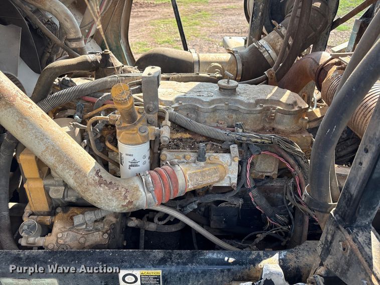 image for item ET6491 2002 Peterbilt 320 refuse truck