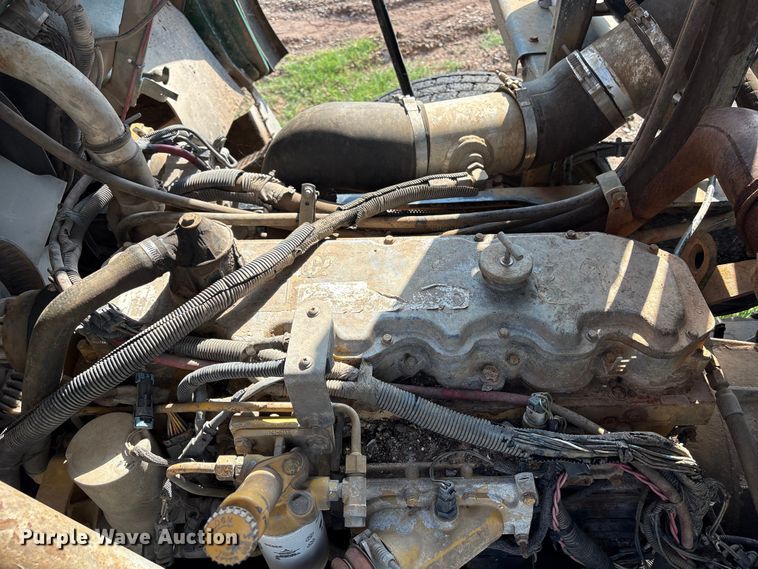 image for item ET6491 2002 Peterbilt 320 refuse truck