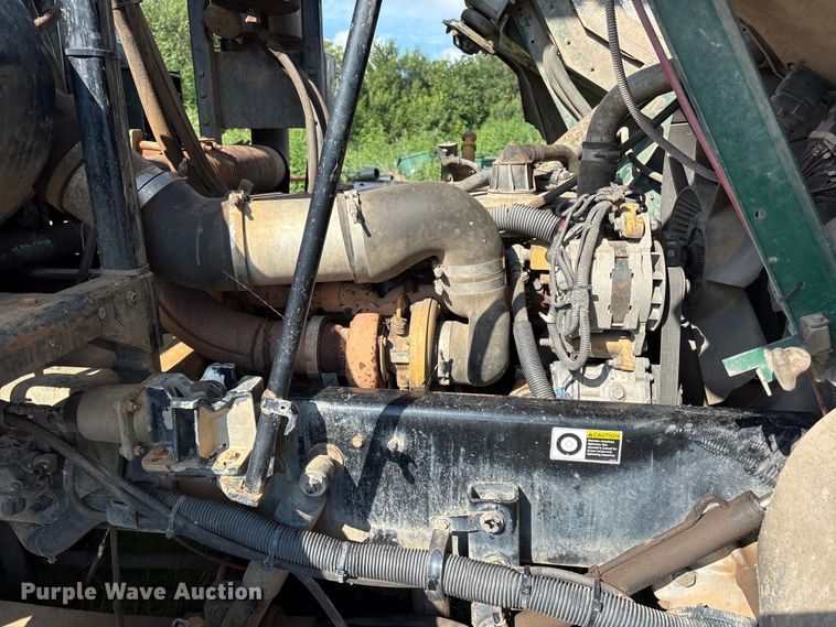 image for item ET6491 2002 Peterbilt 320 refuse truck