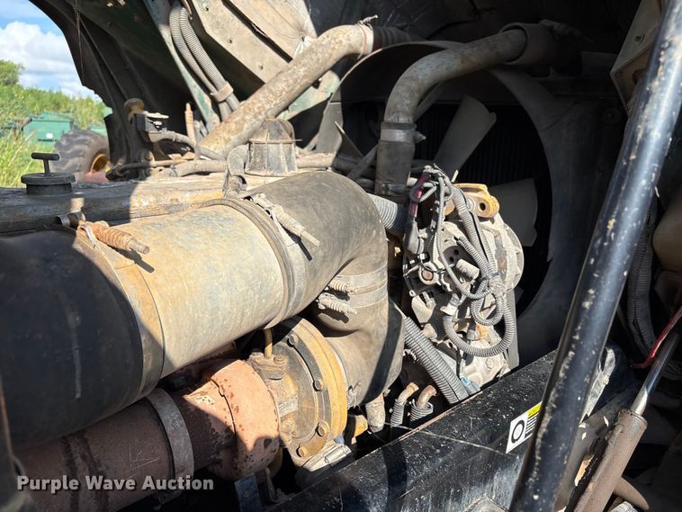 image for item ET6491 2002 Peterbilt 320 refuse truck