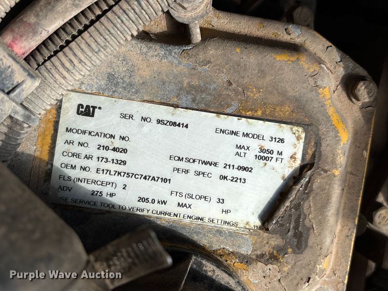 image for item ET6491 2002 Peterbilt 320 refuse truck
