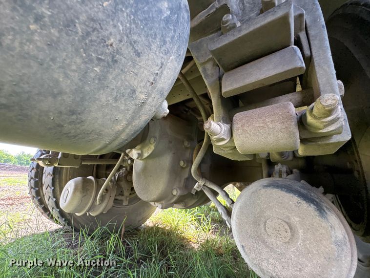 image for item ET6491 2002 Peterbilt 320 refuse truck