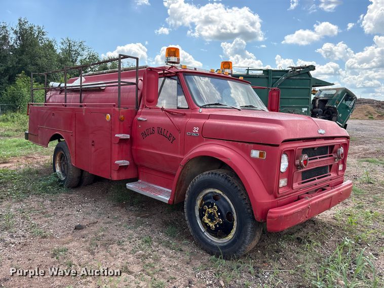image for item ET6492 1968 Chevrolet C50 pumper fire truck